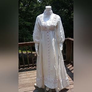 Vintage daisy wedding dress